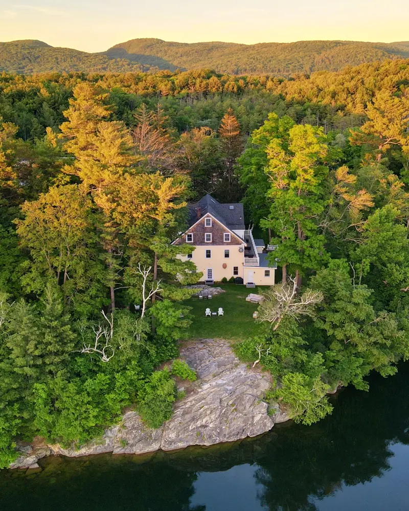Lakehouse Inn